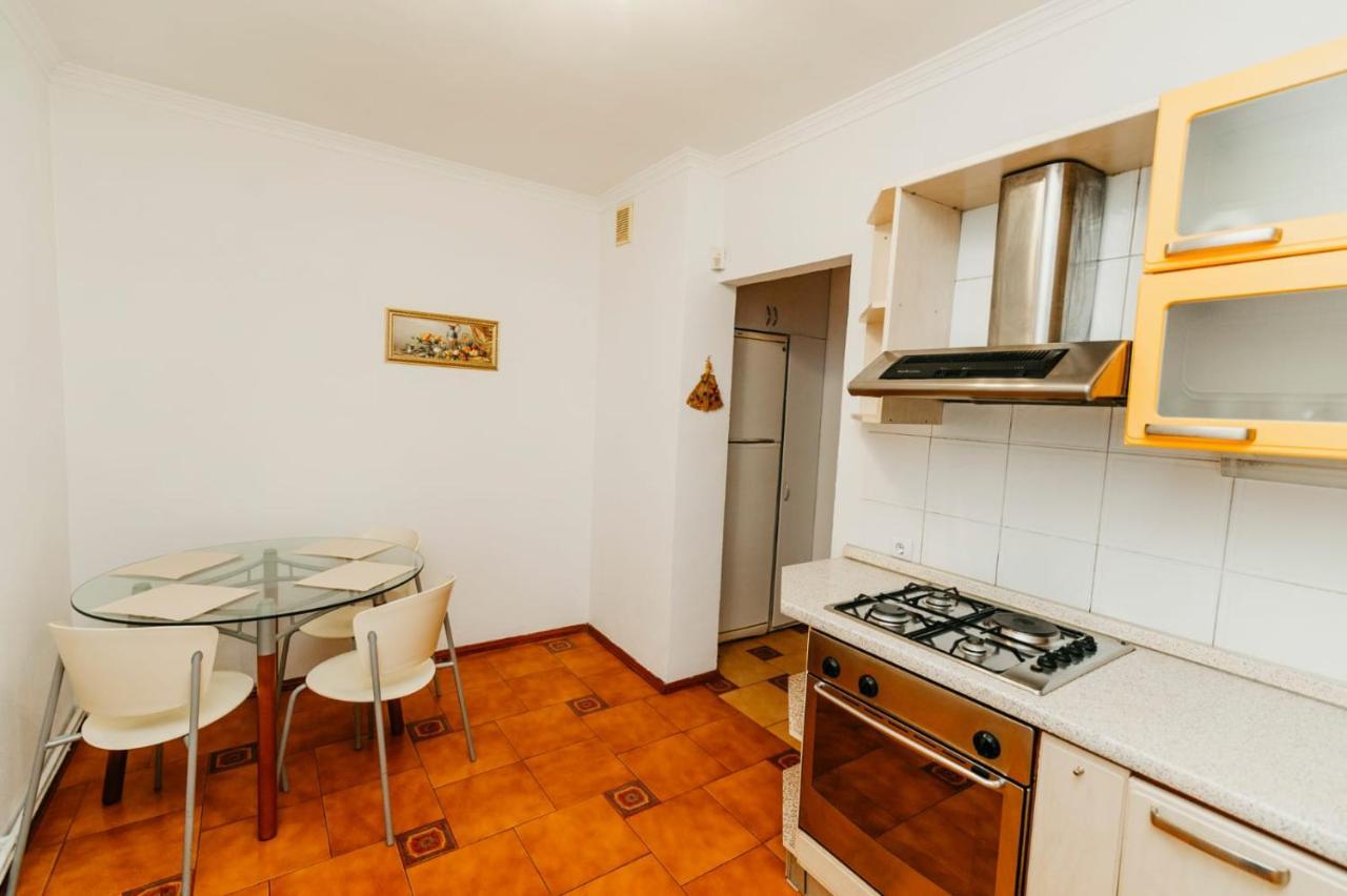 Stefan Cel Mare Apartment Chisinau Bagian luar foto